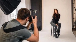 15 întrebări pe care ar trebui să le pui unui fotograf înainte de a semna contractul