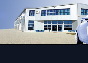 AUTOKAT Service Auto Ploiesti. Vopsitorie, Tinichigerie Auto Ploiesti. Mecanica, Revizie Auto, Incarcare Freon Ploiesti