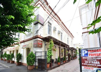 La Strada Boutique Villa